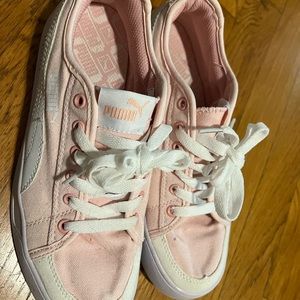 Beand new puma sneakers